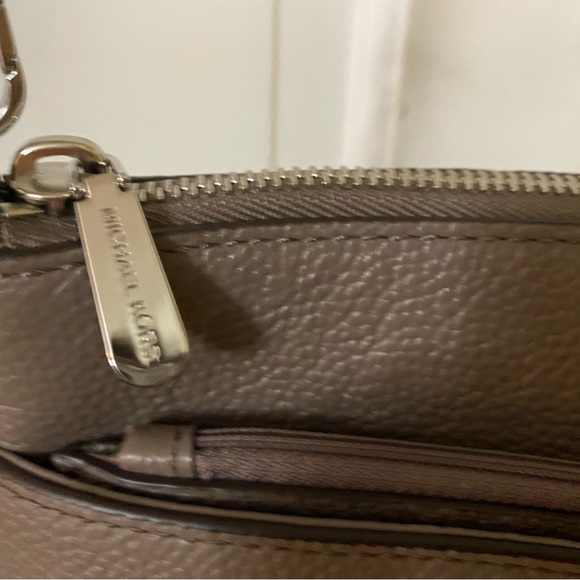 Michael Kors Crossbody, Grey with Silver hardware - Picture 4 of 8